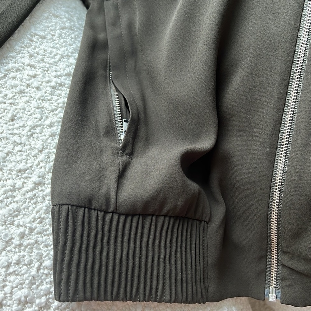 Aritzia olive jacket / zip up size xxs - Picture 3 of 5
